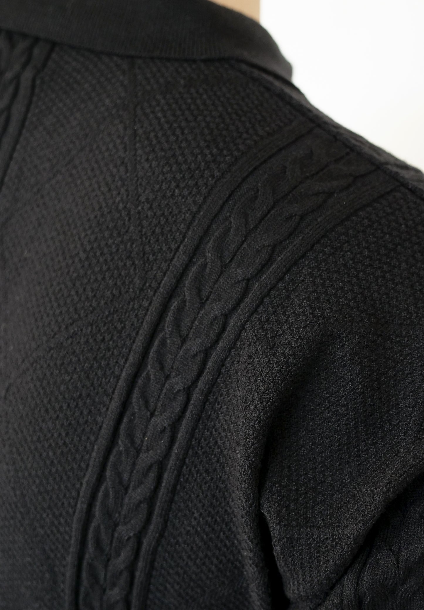 KNITTED T-SHIRT BLACK